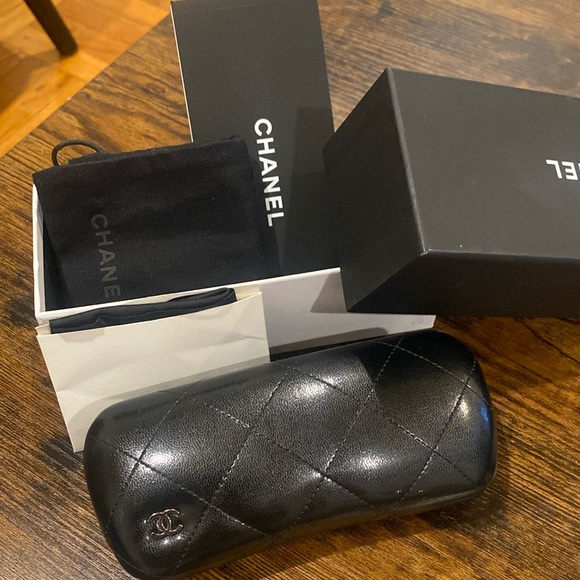 Authentic Brand new Round chanel sunglasses w/ metal & imitation pearls frame. - Picture 10 of 13